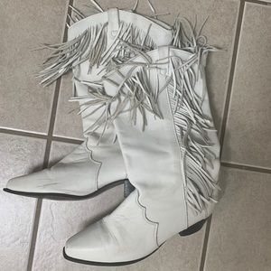 Vintage leather white cowboy boots w fringe, 7.5